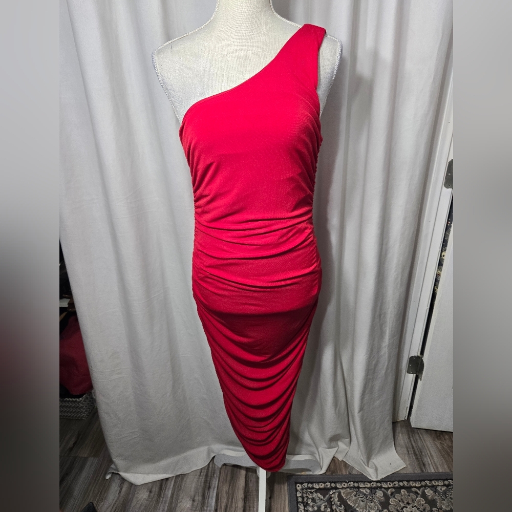 Lulu's One-Shoulder Red Ruched Midi Dress - Picture 4 of 9